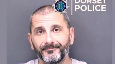 Britanski zdravnik Matthew Ashley Foster-Smith je osumljen umora kolumbijske vplivnice. On pravi, da ima alibi - v pubu naj bi spremljal tekmo med Anglijo in Hrvaško. 