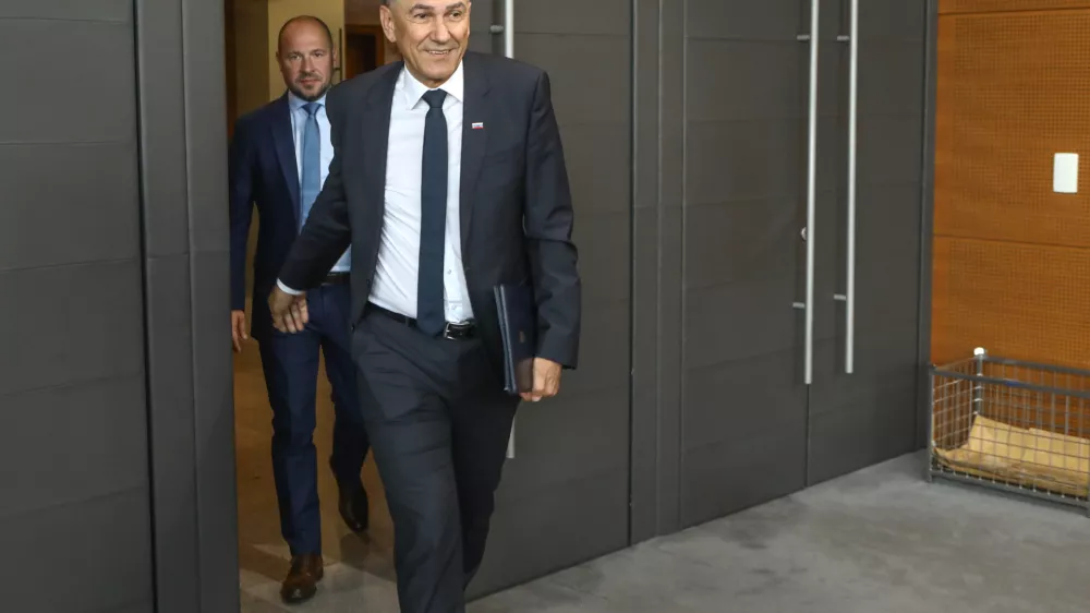 Jernej Vrtovec in Janez Jan&scaron;a22.5.2026 - državni zbor - izredna seja DZ, na kateri bodo obravnavali predlog za izvolitev prvaka SDS Janeza Jan&scaron;e za predsednika vlade;Foto: Luka Cjuha