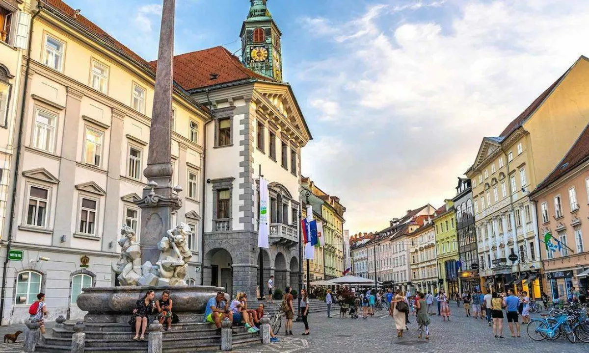 Mir za župana, red za obiskovalce: mestna hiša uvaja nova pravila