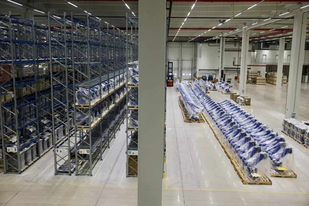 Japonci verjamejo v Slovenijo: industrijski roboti iz Kočevja zdaj po vsej Evropi in Afriki