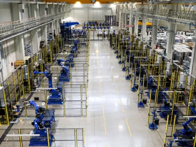 - tovarna Yaskawa v Kočevju.- 24.04.2024. Slovesnost ob položitvi temeljnega kamna za gradnjo dveh objektov podjetja Yaskawa - novega Evropskega robotskega distribucijskega centra in nove stavbe za inženiring in proizvodnjo robotskih sistemov v Kočevju.//FOTO: Bojan Velikonja