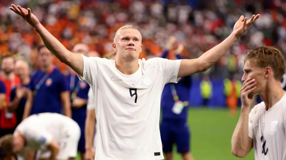 Soccer Football - FIFA World Cup 2026 - Round of 32 - Ivory Coast v Norway - Dallas Stadium, Arlington, Texas, U.S. - June 30, 2026 Norway's Erling Haaland and Martin Odegaard celebrate after the match as Norway qualify for the round of 16 stage of the World Cup IMAGN IMAGES via Reuters/Tim Heitman