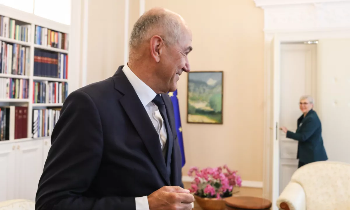 Če hoče Janša ambasado v Jeruzalemu, mora zeleno luč dati Pirc Musarjeva