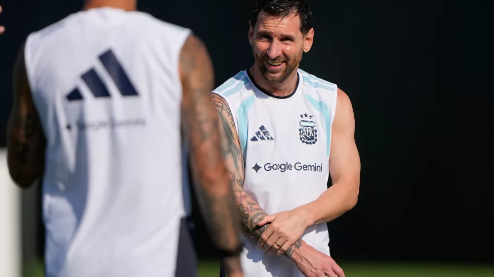 Argentina's Lionel Messi trains for the World Cup soccer tournament Monday, June 29, 2026, in Kansas City, Kan. (AP Photo/Charlie Riedel)