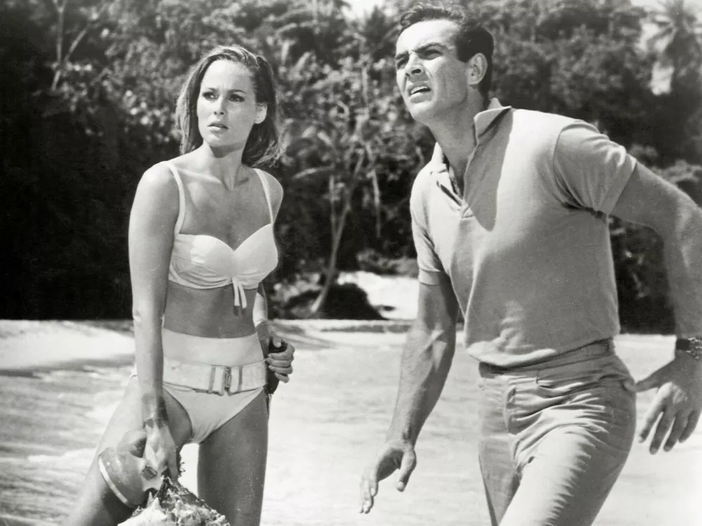Sean Connery, Ursula Andress "Dr. No" 1961 United Artists,Image: 911847234, License: Rights-managed, Restrictions: For Editorial Use Only -, Model Release: no, Pictured: Studio Film and Publicity Stills 