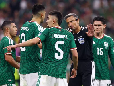 Soccer Football - FIFA World Cup 2026 - Round of 32 - Mexico v Ecuador - Estadio Azteca, Mexico City, Mexico - June 30, 2026 Referee Slavko Vincic gestures to Mexico's Cesar Montes REUTERS/Raquel Cunha