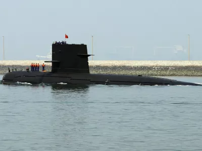 A Chinese navy submarine leaves Qingdao Port, Shandong province April 22, 2009. China will show off its resurgent naval strength this week at a parade marking 60 years since the founding of its navy, presenting its fleet of warships and nuclear submarines as a force for peace, not aggression. REUTERS/Guang Niu/Pool (CHINA POLITICS MILITARY)