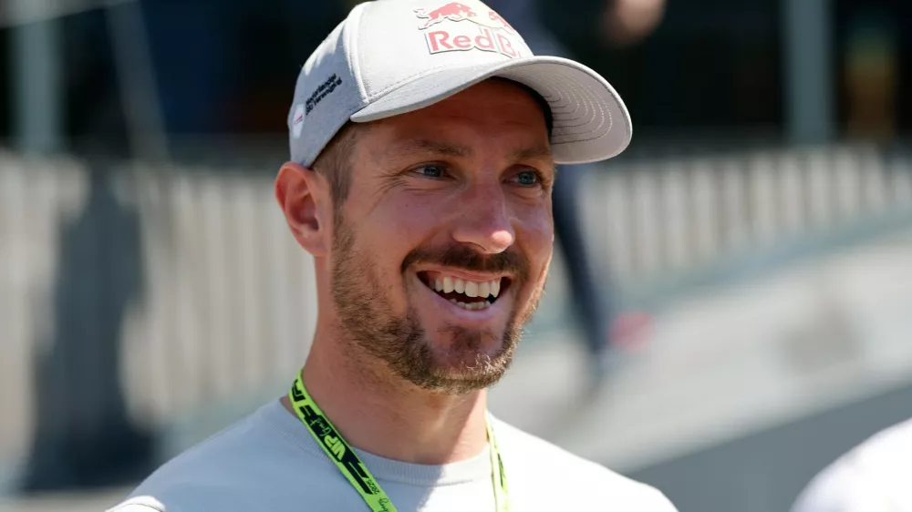 29.06.2025, xsvx, Motorsport FIA Formel 1, Grand Prix von &Ouml;sterreich v.l. Skifahrer Skirennfahrer Marcel Hirscher FIA REGULATIONS PROHIBIT ANY USE OF PHOTOGRAPHS as IMAGE SEQUENCES and/or QUASI-VIDEO Zeltweg-Spielberg *** 29 06 2025, xsvx, Motorsport FIA Formula 1, Grand Prix of Austria v l Skier Ski racer Marcel Hirscher FIA REGULATIONS PROHIBIT ANY USE OF PHOTOGRAPHS as IMAGE SEQUENCES and or QUASI VIDEO Zeltweg Spielberg,Image: 1016905107, License: Rights-managed, Restrictions:, Model Release: no 