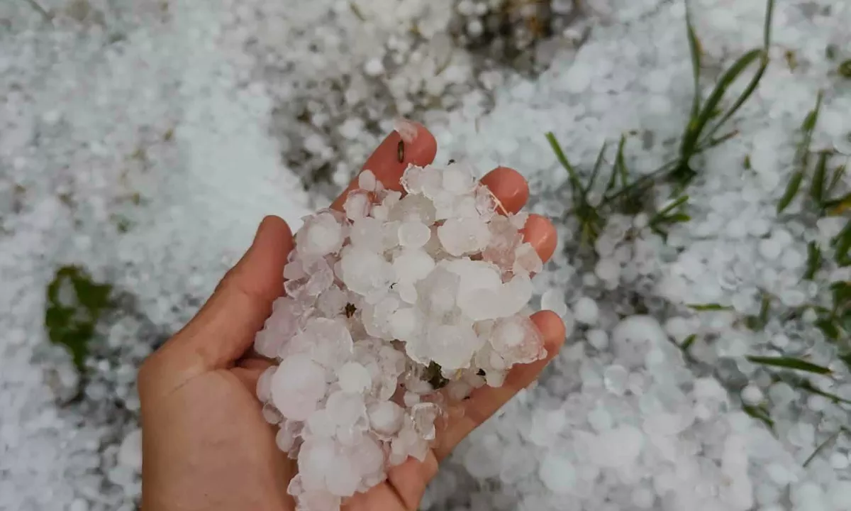 Nevihte se širijo po Sloveniji, ponekod že klestila toča
