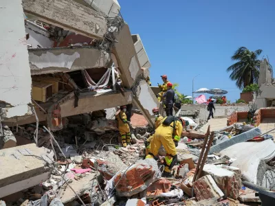 Rescuers work at the site of a collapsed building, in the aftermath of earthquakes, near Playa Los Corales, in La Guaira, Venezuela, July 1, 2026. REUTERS/Ricardo Arduengo