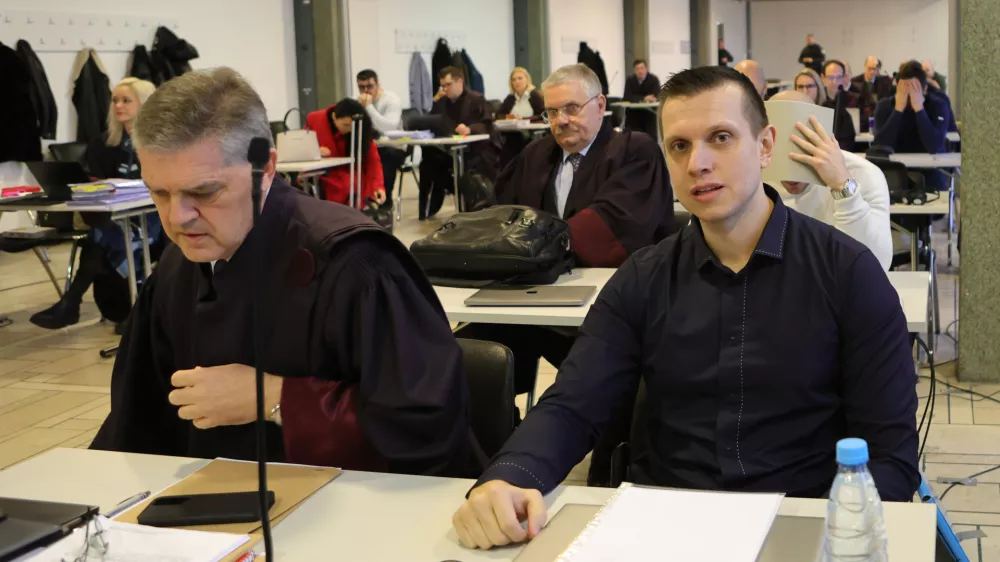 Odvetnik Branko Gvozdić in Klemen Kadivec.(foto: Damijana Ži&scaron;t) 