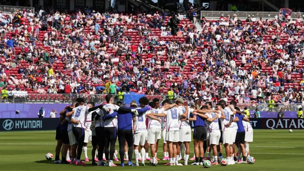 Soccer Football - FIFA World Cup 2026 - Round of 32 - United States v Bosnia and Herzegovina - San Francisco Bay Area Stadium, Santa Clara, California, U.S. - July 1, 2026 United States players huddle during the warm up before the match IMAGN IMAGES via Reuters/Darren Yamashita
