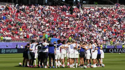 Soccer Football - FIFA World Cup 2026 - Round of 32 - United States v Bosnia and Herzegovina - San Francisco Bay Area Stadium, Santa Clara, California, U.S. - July 1, 2026 United States players huddle during the warm up before the match IMAGN IMAGES via Reuters/Darren Yamashita
