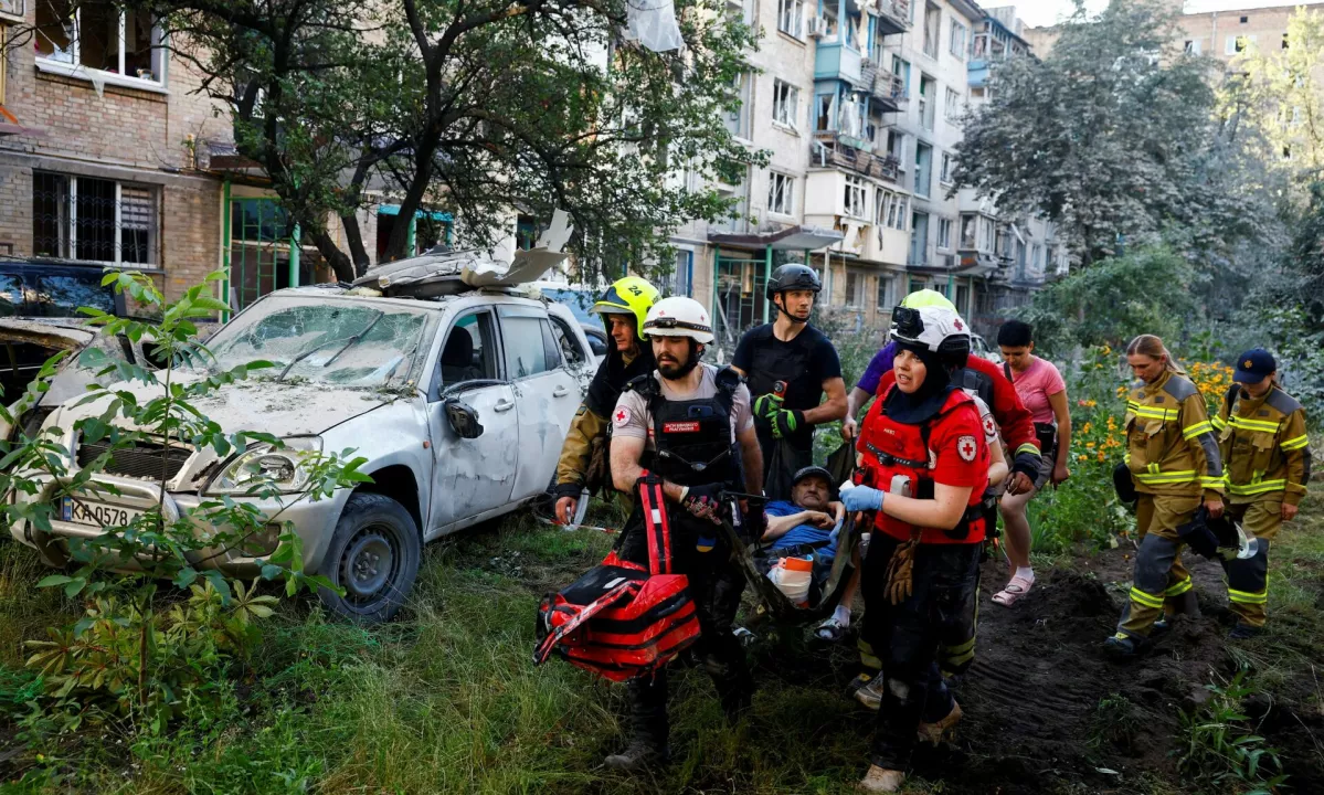 Rusi močno udarili na Kijev, ubitih najmanj osem ljudi