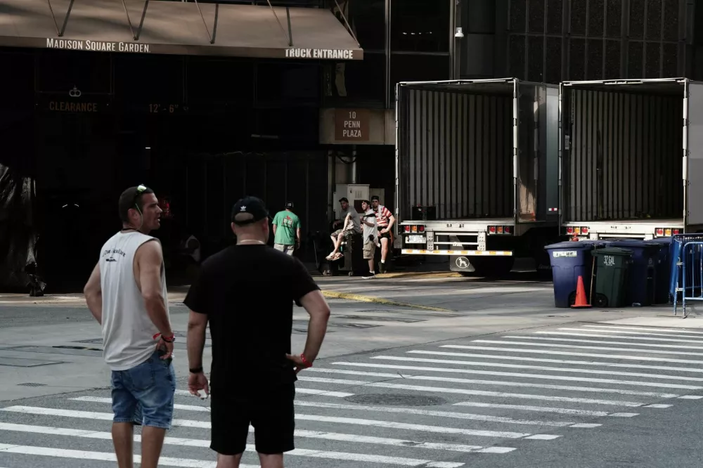 Workers wait at a loading dock at Madison Square Garden, ahead of a reported wedding between singer Taylor Swift and National Football League player Travis Kelce, in New York City, U.S., July 1, 2026. REUTERS/Bing Guan