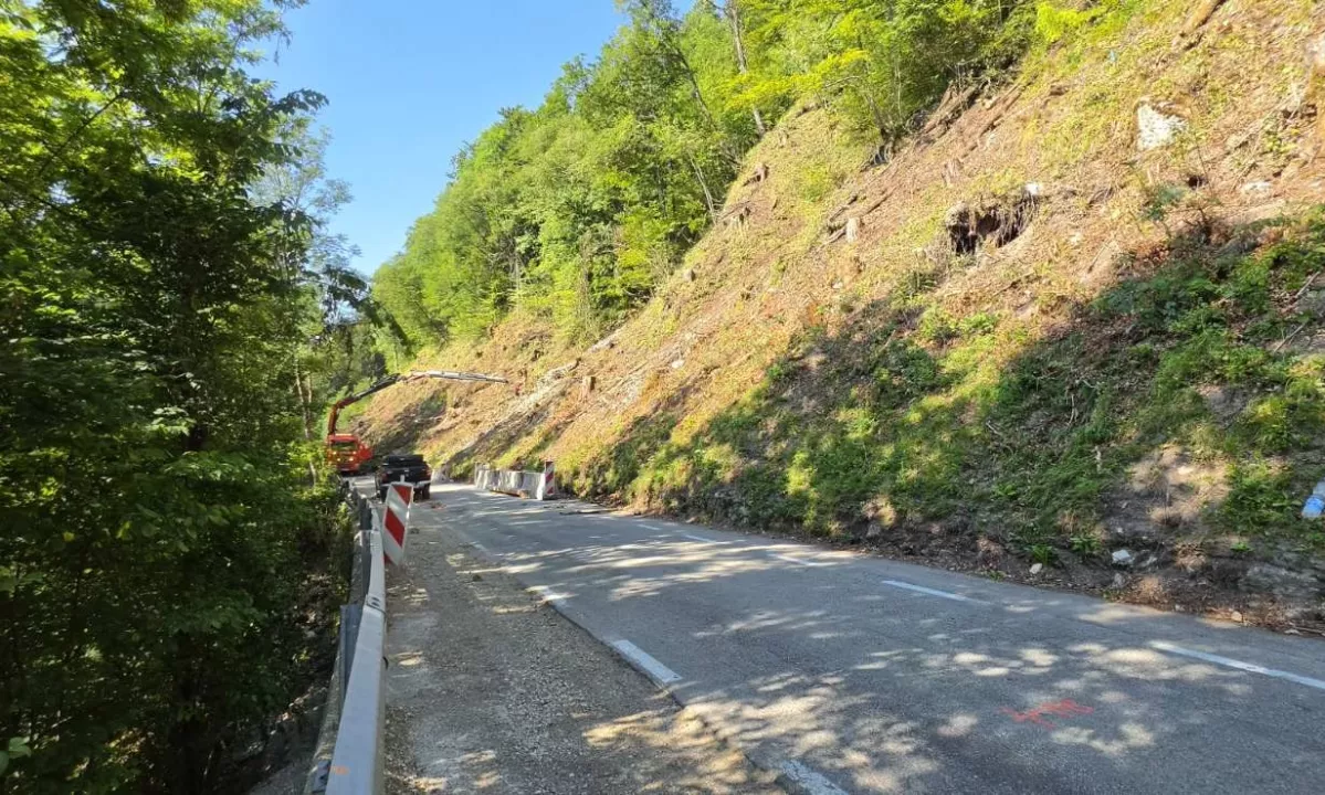 Kolesarska steza pri Bledu zaprta zaradi sanacije plazu