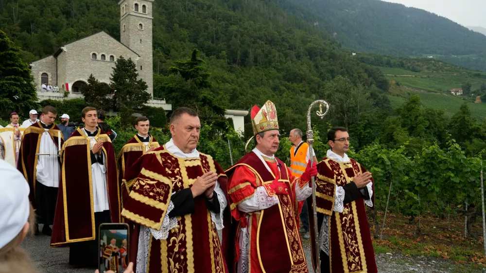 Monsignor Alfonso de Galarreta, center, arrives in procession for a consecration ceremony for four new bishops at the Society of St. Pius X seminary in Econe, Switzerland, Wednesday, July 1, 2026. (AP Photo/Baz Ratner)