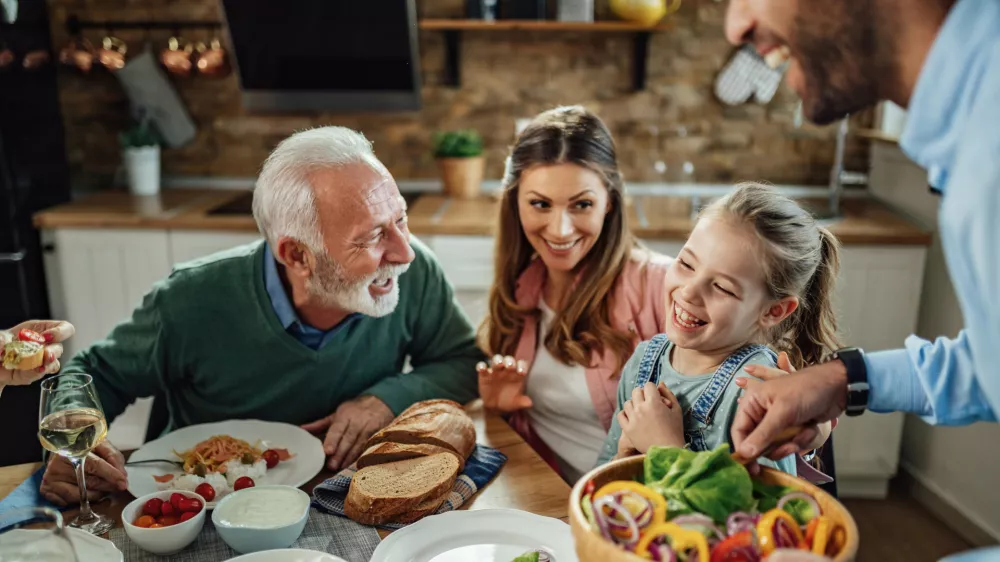 Uživanje v dobro družbi. Slika je sicer simbolična. / Foto: Istock