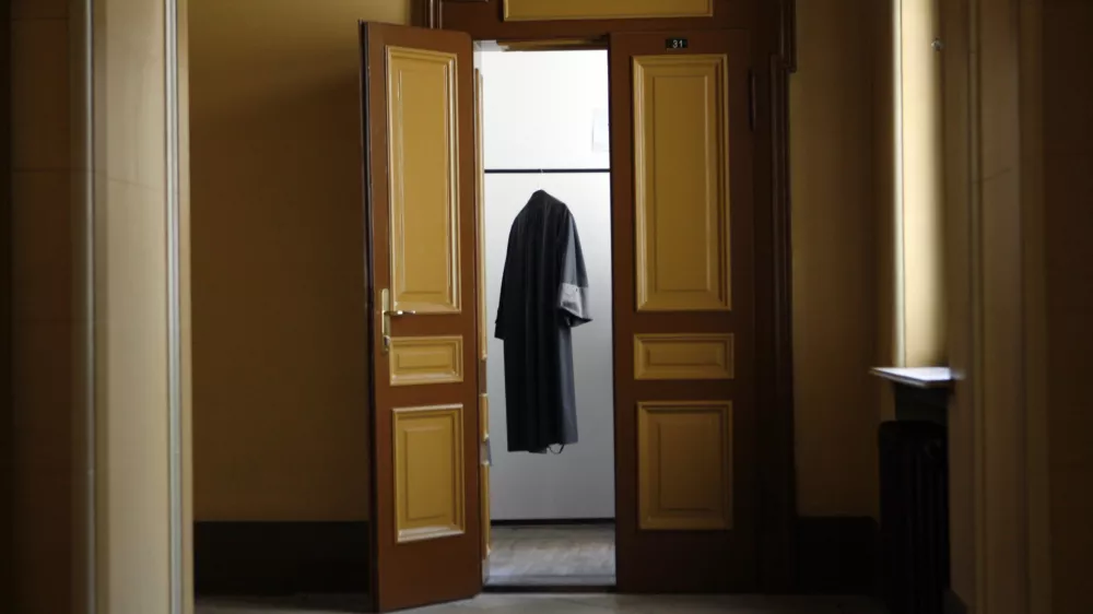 tožilstvo simbolična fotografija sodi&scaron;če tožilska toga//FOTO: Tomaž Skale 
