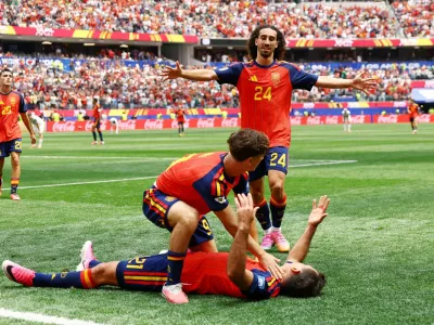 Soccer Football - FIFA World Cup 2026 - Round of 32 - Spain v Austria - Los Angeles Stadium, Inglewood, California, U.S. - July 2, 2026 Spain's Mikel Oyarzabal celebrates scoring their third goal with Gavi and Marc Cucurella REUTERS/Lisi Niesner   TPX IMAGES OF THE DAY