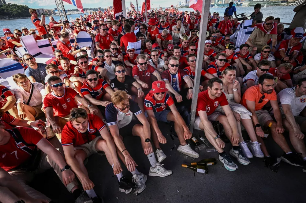 Soccer Football - FIFA World Cup 2026 - Group I - Norway v Senegal - Previews - New York, U.S. - June 21, 2026 Norway fans take a cruise around New York ahead of their match against Senegal. REUTERS/Dylan Martinez  SEARCH "WORLD CUP HOST CITIES" FOR THIS STORY. SEARCH "WIDER IMAGE" FOR ALL STORIES. / Foto: Dylan Martinez