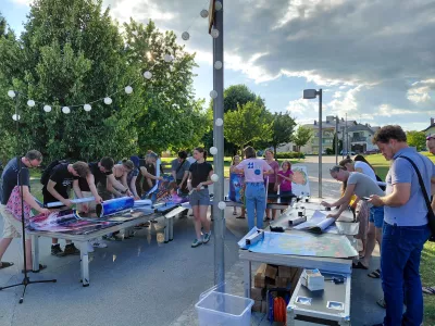 Sejem filmskih plakatov je pritegnil pozornost domačinov, nekateri so pri&scaron;li tudi iz okoli&scaron;kih krajev. 