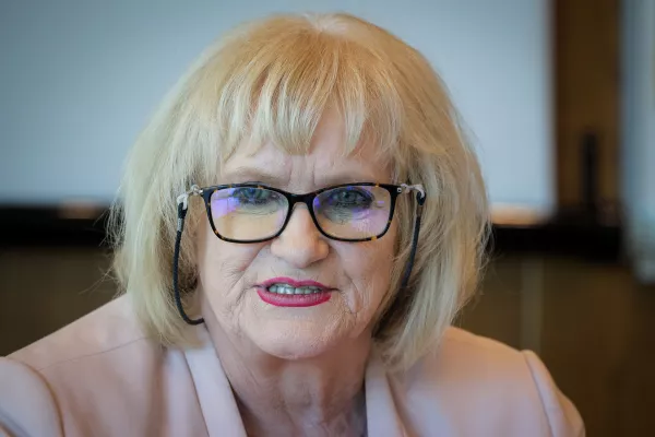 Ljubljana, poslovna stavba Slovenijales.Novinarska konferenca s predstavitvijo novo ustanovljenega Drustva upokojencev in sportnikov Zlata Slovenija, politicne stranke ter kljucnih zahtev do vlade glede pokojninskega sistema in polozaja upokojencev in sportnikov.Predsednica Drustva Zlata Slovenija Alenka Orel. / Foto: Daniel Novakovic/sta