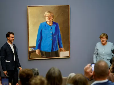 Former German Chancellor Angela Merkel stands with artist Jeremie Queyras during an event held to unveil her portrait at the Bode Museum in Berlin, Germany, June 30, 2026. REUTERS/Axel Schmidt REFILE - ADDING SPECIAL INSTRUCTIONS. FOR EDITORIAL USE ONLY - PUBLICATION IS PERMITTED SOLELY IN CONNECTION WITH COVERAGE OF THE OPENING OF THE EXHIBITION FEATURING THE PORTRAIT OF ANGELA MERKEL AT THE BODE MUSEUM, AND ONLY WITH FULL ATTRIBUTION TO THE ARTIST JEREMIE QUEYRAS.