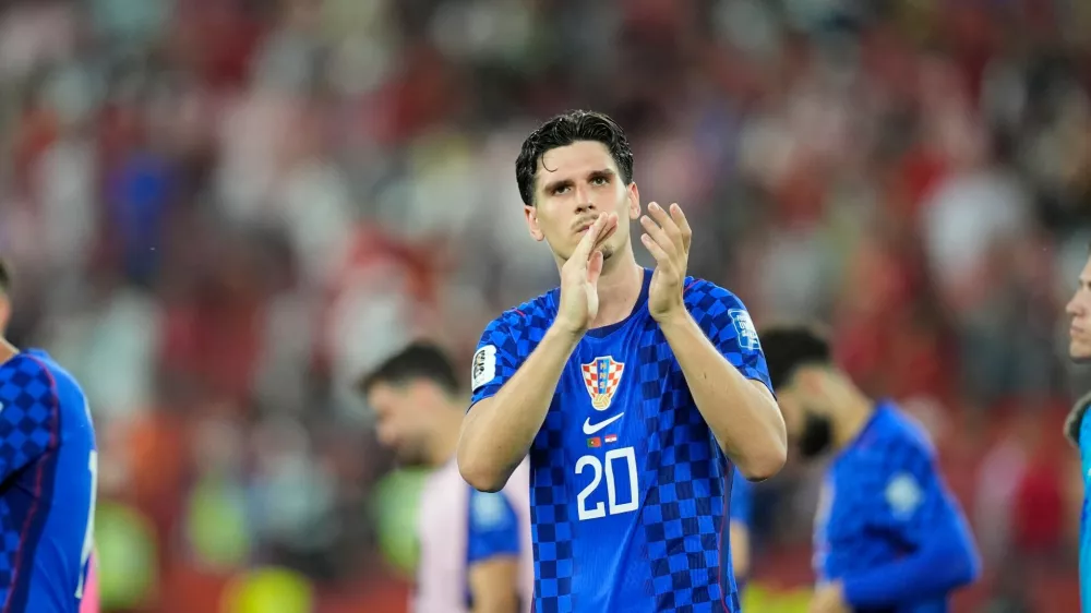 Croatia's Igor Matanovic (20) acknowledges the crowd after a loss during the World Cup round of 32 soccer match between Portugal and Croatia in Toronto, Thursday, July 2, 2026. (AP Photo/Mike Stewart)
