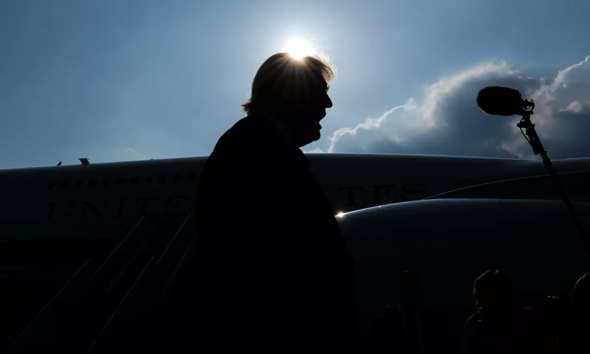 »Korupcija brez primere«: Trump skrival borzne posle, povezane z zamrznitvijo carin
