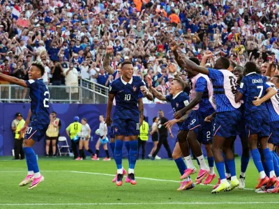 Soccer Football - FIFA World Cup 2026 - Round of 16 - Paraguay v France - Philadelphia Stadium, Philadelphia, Pennsylvania, U.S. - July 4, 2026 France's Desire Doue, Kylian Mbappe and teammates celebrate after the match IMAGN IMAGES via Reuters/James Lang   TPX IMAGES OF THE DAY