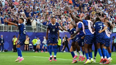 Soccer Football - FIFA World Cup 2026 - Round of 16 - Paraguay v France - Philadelphia Stadium, Philadelphia, Pennsylvania, U.S. - July 4, 2026 France's Desire Doue, Kylian Mbappe and teammates celebrate after the match IMAGN IMAGES via Reuters/James Lang   TPX IMAGES OF THE DAY