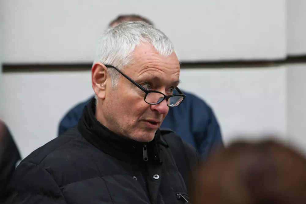 - Borut Hočevar,- 09.02.2026. - predaja zbranih podpisov za zahtevek za sklic Zbora občanov četrtne skupnosti Golovec Iniciative za &Scaron;tepanjsko naselje Mestni občini Ljubljana za ureditev vpra&scaron;anja parkiranja v naselju.Civilna iniciativa za &Scaron;tepanjsko naselje,