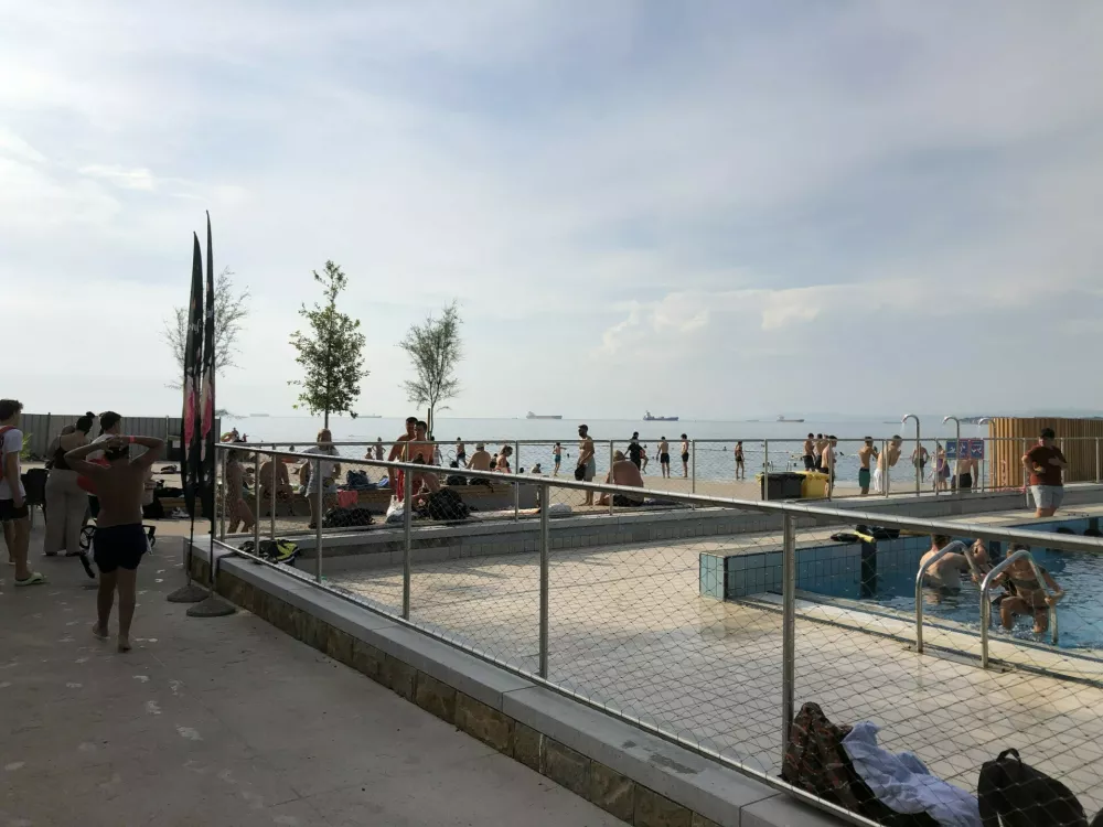 Plaža v Žusterni delno odprta
