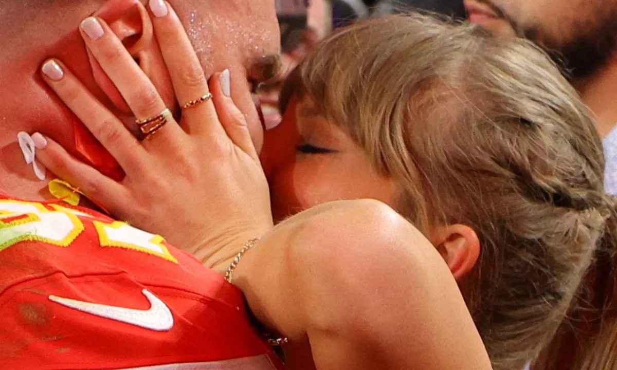 Vse podrobnosti strogo varovane poroke Taylor Swift in Travisa Kelceja