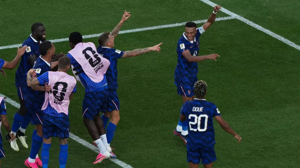 France's Kylian Mbappe, right, and his teammates celebrate after the World Cup round of 16 soccer match against Paraguay in Philadelphia, Saturday, July 4, 2026. (AP Photo/Matt Rourke)