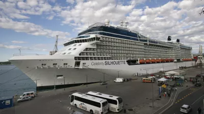 - Koper 2014 - potni&scaron;ka ladja Celebrity Silhouette v koprskem zalivu - križarka - //FOTO: Tomaž Skale