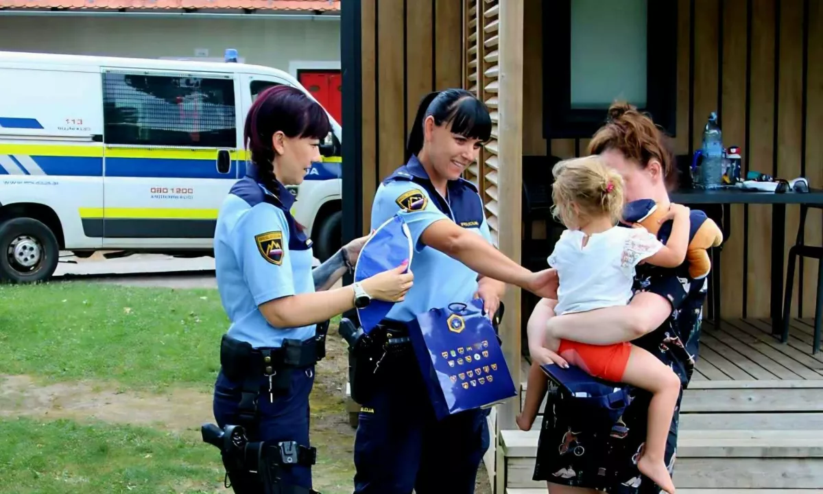 Pogrešano triletnico iskali policisti, gasilci, varnostniki, prostovoljci, psi …