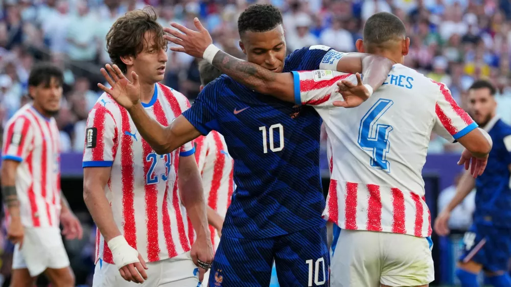 Soccer Football - FIFA World Cup 2026 - Round of 16 - Paraguay v France - Philadelphia Stadium, Philadelphia, Pennsylvania, U.S. - July 4, 2026 France's Kylian Mbappe reacts with Paraguay's Juan Jose Caceres IMAGN IMAGES via Reuters/James Lang   TPX IMAGES OF THE DAY