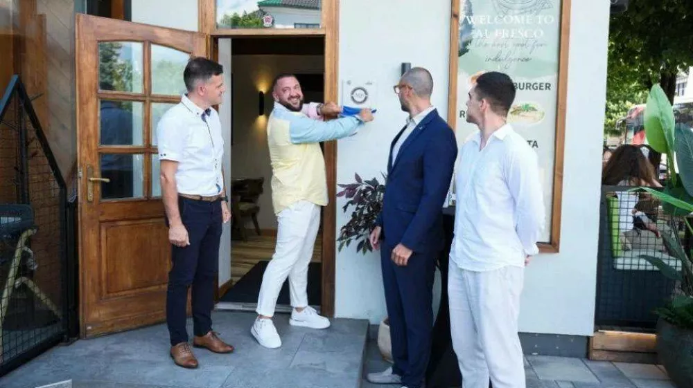 Restavracija Al Fresco na Bledu je prejemnica prvega certifikata za kakovostno pitno vodo. F Bled Water Forum