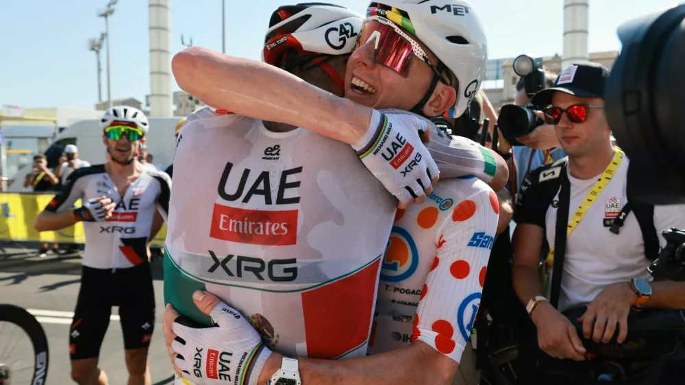 Cycling - Tour de France - Stage 2 - Barcelona to Tarragona - Barcelona, Spain - July 5, 2026 UAE Team Emirates XRG's Isaac Del Toro celebrates after winning stage 2 with UAE Team Emirates XRG's Tadej Pogacar REUTERS/Stephanie Lecocq/Pool