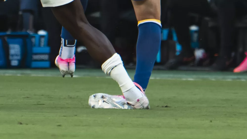 July 1, 2026, Santa Clara, California, USA: American forward FOLARIN BALOGUN (20) gets a red card for stepping on Bosnian defender TARIK MUHAREMOVIC (4) during the World Cup 2026 round of 32 soccer match between the United States and Bosnia and Herzegovina in Santa Clara, California, USA. (Credit Image: &copy; Kai River Kanzer/ZUMA Press Wire)