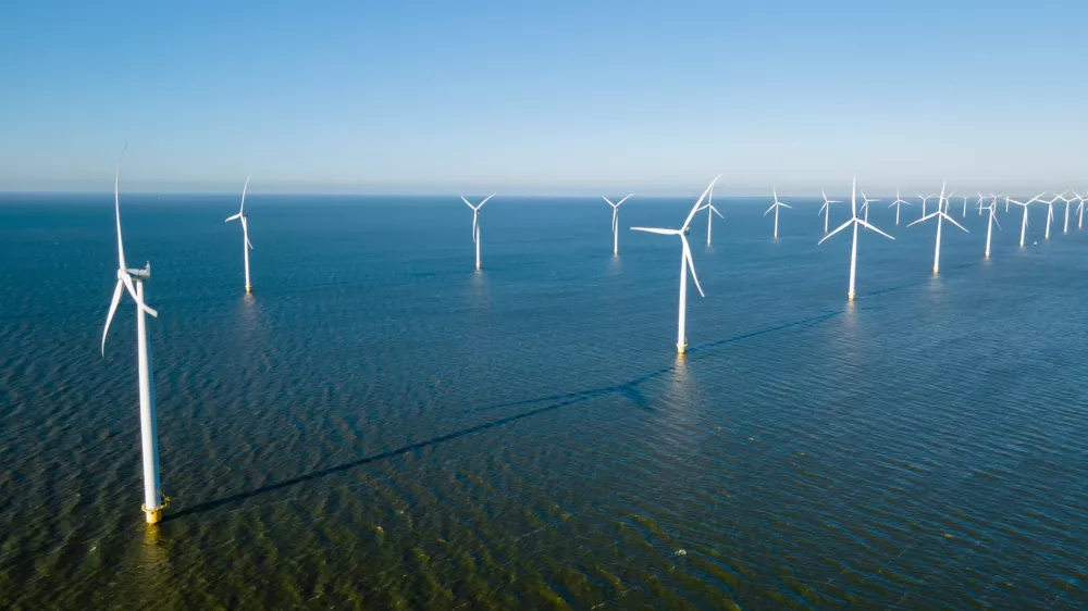 &Scaron;tevilne države veliko stavijo na vetrno energijo, predvsem naj bi jih do leta 2050 veliko postavili v Severnem morju. / Foto: i Stock
