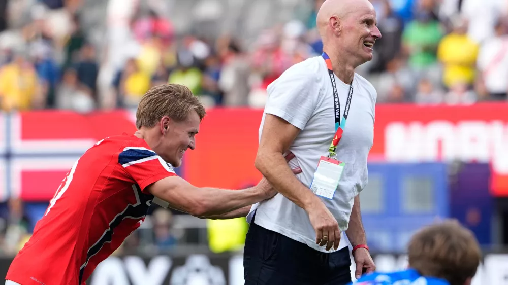 Norway's Martin Oedegaard (10) jokes with Norway head coach Stale Solbakken after the World Cup round of 16 soccer match between Brazil and Norway in East Rutherford, N.J., near New York, Sunday, July 5, 2026. (AP Photo/Frank Franklin II)