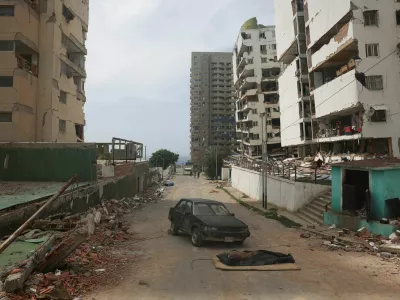 SENSITIVE MATERIAL. THIS IMAGE MAY OFFEND OR DISTURB  A body lies on the ground in the aftermath of the June 24 earthquakes, in La Guaira, Venezuela, July 5, 2026. REUTERS/Pablo Sanhueza   TPX IMAGES OF THE DAY