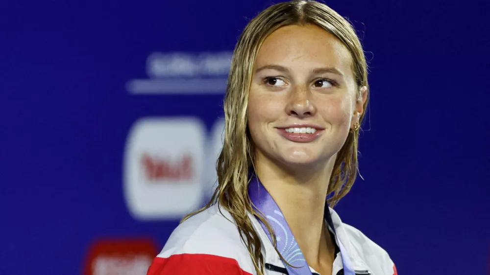 FILE PHOTO: Canada's Summer McIntosh celebrates after winning the Women's 400m Medley Final in the World Aquatics Championships in Singapore in August 2025. REUTERS/Tingshu Wang/File Photo