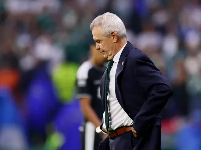 Soccer Football - FIFA World Cup 2026 - Round of 16 - Mexico v England - Estadio Azteca, Mexico City, Mexico - July 5, 2026 Mexico coach Javier Aguirre during the match REUTERS/Eloisa Sanchez