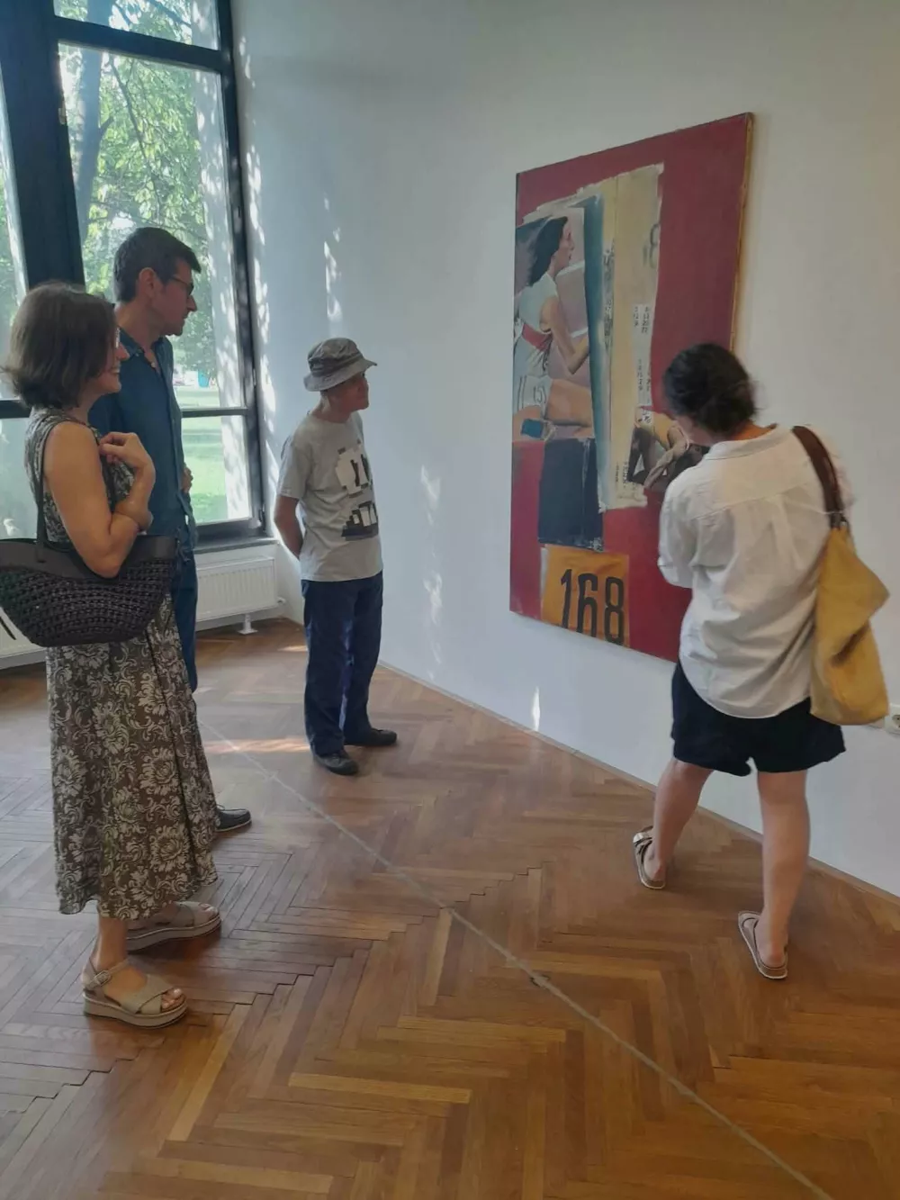 Ona prezrta, on v kanonu zgodovine