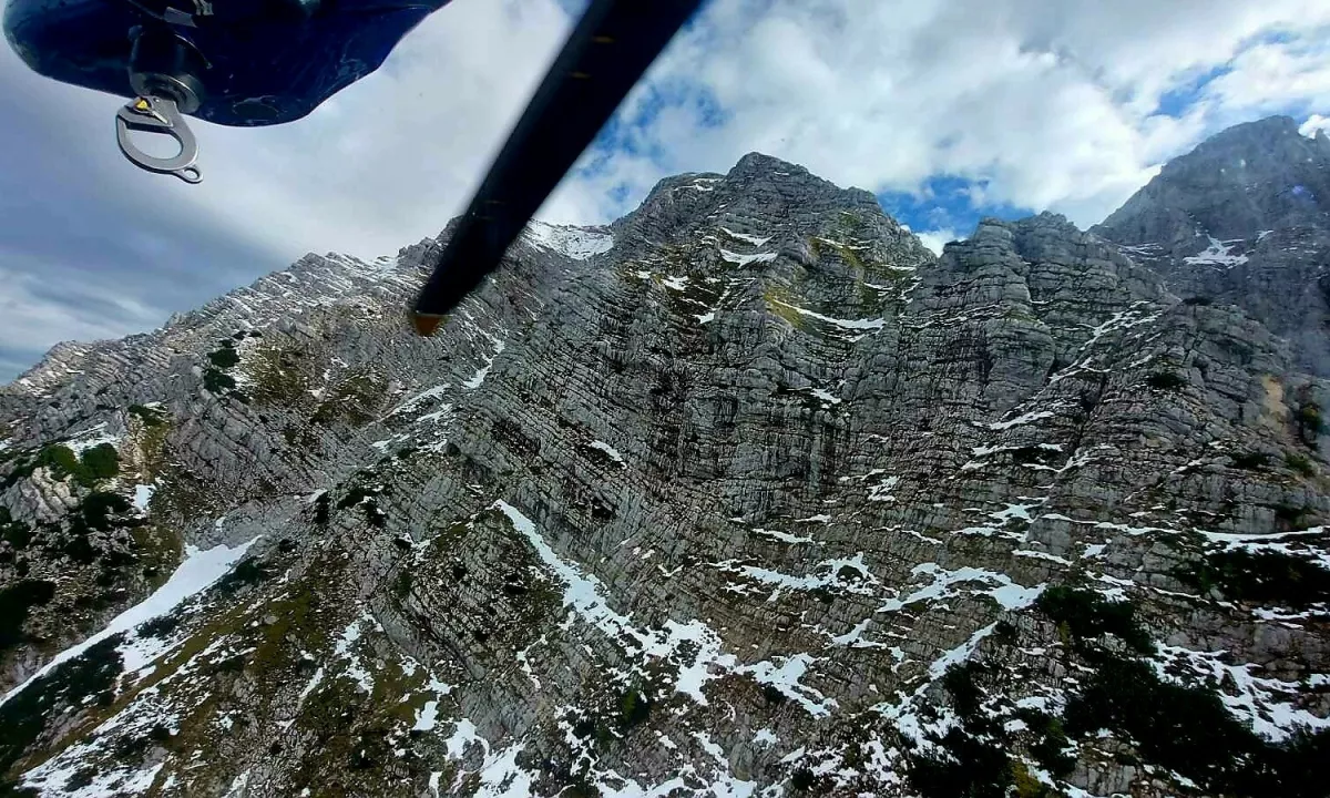 Triglav: plezalki zaradi kamna padli deset metrov v globino