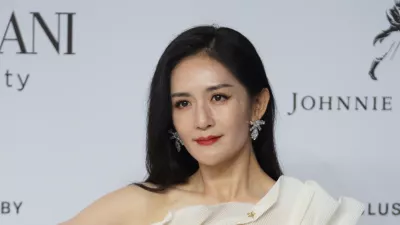 TONGXIANG, CHINA - DECEMBER 07: TV host Xie Na poses on the red carpet of GQ Men of the Year 2023 on December 7, 2023 in Tongxiang, Zhejiang Province of China. (Photo by VCG/VCG via Getty Images)